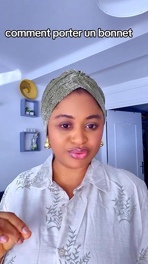 « Aujourd’hui, je vous montre comment porter un bonnet quand on n’a pas beaucoup de cheveux. Petite astuce : je lui donne un peu de forme pour que ce soit plus stylé — et ça change tout ! 😄 Et vous, vous faites comment ? Partagez vos astuces, je suis curieuse de voir vos techniques ! » | B Foulard & hijab