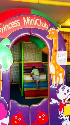Want to relax a little while your kids have fun to the fullest? At the Taurito Princess’ Kid’s Club , the youngest members of your family can play in a safe environment supervised by our entertainment team. Guaranteed laughs! -- ¿Quieres disfrutar de un momento de relax mientras tus hijos se divierten al máximo? En el miniclub de Taurito Princess los más pequeños de la casa pueden jugar en un entorno seguro acompañados por nuestros animadores ¡Risas aseguradas! -- Möchtest du dich entspannen, wä