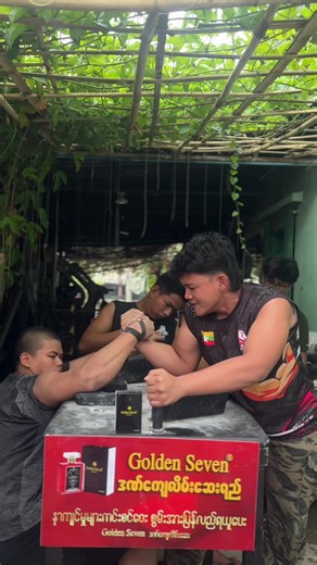 gatoneကိုမြင်လို့ သွေးပူတာတဲ့ #klkarmwrestling #sports #strength #armwrestling #public