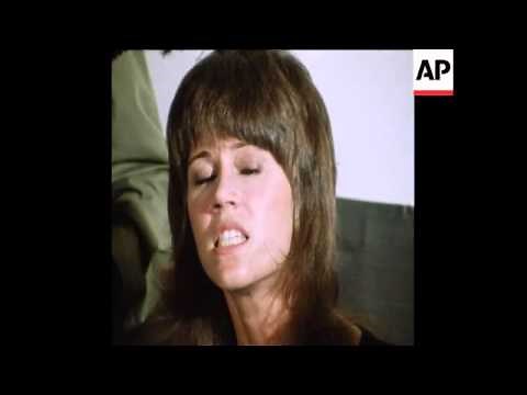 LIB 27-7-72 ACTRESS JANE FONDA SPEAKS TO PRESS ON HER VIETNAM TRIP