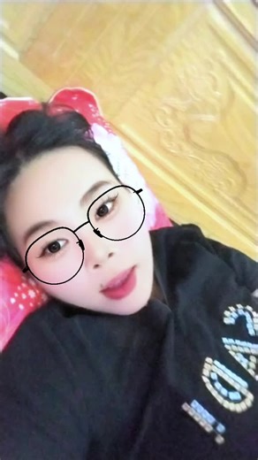 Video của nga ngố (@ngangongayngo) với bản nhạc nhạc nền - Một Vợ Ba Con Bồ