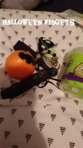 Halloween fidgets 🎃 happy Halloween everyone !! I hope you all have a safe and happy evening 🖤🧡 @Flexi Fidgets @NeeDoh Official @Funky Fidgets Shop 𝙻𝚃𝙳 ᵗᵐ @Slime Party UK @CalmBeadCompany #anxietyrelief #adhd #sensory #halloween
