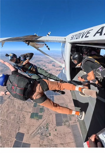 Find Skydiving Options in the Midwest This Winter