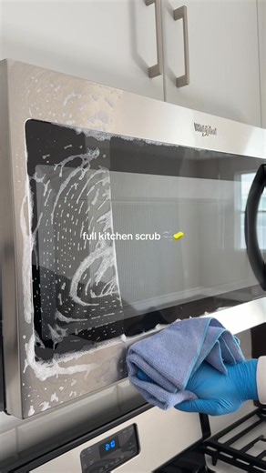 deep cleaning and scrubbing the whole kitchen>>> #cleantok #cleaning #satisfying #cleaningmotivation #cleanwithme