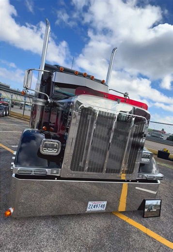 Stunning Peterbilt Overhaul at Truck Show in Atlanta