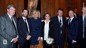 Brigitte Macron zeigt sich braungebrannt und setzt ihre umwerfenden Beine in Szene! 😍 | BUNTE