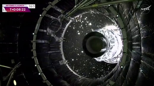 A NASA disponibilizou um rastreador oficial em tempo real da cápsula Orion, que está a caminho da Lua com 4 astronautas na missão Artemis II.O sistema AROW (Artemis Real-time Orbit Website) mostra a posição exata da nave, sua velocidade, distância da Terra e distância da Lua, com dados enviados diretamente pelos sensores da Orion ao centro de controle em Houston.Também disponível no app da NASA para celular, com recurso de realidade aumentada que mostra onde a Orion está em relação à sua localiz