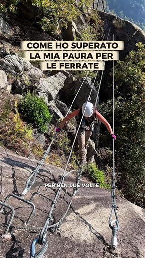 FERRATA DI OGGI pt.3~FERRATA DI LOCANA🧗‍♀️ Arrivavo, mi agganciavo… e poi le gambe si bloccavano. Guardavo sotto di me e mille pensieri prendevano il sopravvento. “Forse non fa per me”, “forse è meglio smettere”. Ma subito dopo mi ricordavo quanto amo tutto questo.🌄 E allora ho capito: dovevo solo fare un passo indietro e ripartire da qualcosa di più semplice, come se fosse la prima volta. Non è stata una sconfitta, anzi. Ho superato una paura che alla fine era solo nella mia testa. Quando imp