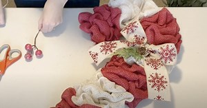 Burlap Candy Cane Christmas Wreath Tutorial