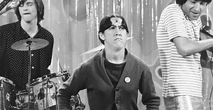 Ruth Buzzi, Purse-Wielding Gladys of ‘Laugh-In,’ Is Dead at 88