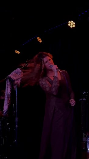 ✨✨✨ #golddustwoman #fleetwoodmac #whimsical #music #hannahgeiser