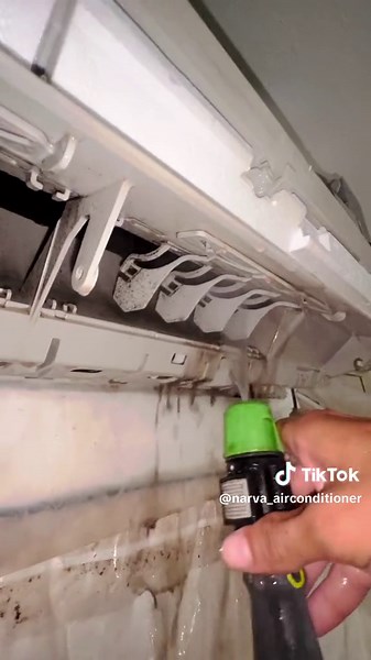 Mantenimiento de 14 unidades de aire acondicionado