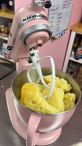 🎄 LITTLE DEBBIE CHRISTMAS TREE CAKE POPS ARE HERE! 🎄 Our Little Debbie Christmas Tree inspired cake pops are officially in store for the season! 😍 They’re already flying fast, so make sure you grab yours while they last! 💗 Don’t miss out on this holiday favorite ✨ #lynettescreations #smallbusinessowner #smallbusiness #chocolatedipped #956rgv #chocolatecovered #chocolatecoveredtreats #cakepops #christmascakepops #customcakepops #littledebbiechristmastreecakes #christmastreats | Lynette’s Crea