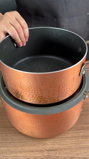 How to organize pots and lids easily