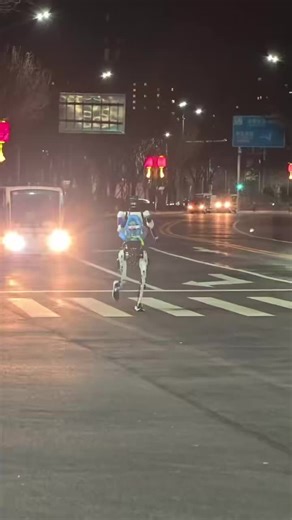 First Look: Humanoid Robots Train for Beijing Yizhuang Half Marathon 抢先看！人形机器人备战北京亦庄半马#robot