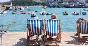 BBC and Met Office forecasters predict 'very warm' weather