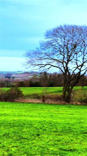 A view from our walk today in Broad Campden looking down on Chipping Campden, the church and the hills before Blockley #peacefulvibes #FY#Cotswolds #scenicviews #countryside