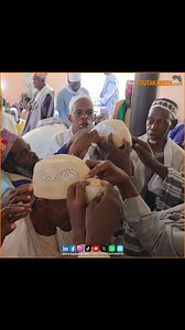 240K views · 10K reactions | Plusieurs personnes, hommes et femmes, ont été couronnées lundi après avoir achevé la traduction intégrale du Saint Coran. Plusieurs enfants ont également été initiés à l’apprentissage de la lecture du Coran. Cette cérémonie islamique s’est tenue à Leyminanko, dans la sous-préfecture de Tountouroun, préfecture de Labé. Pour tout besoin ou urgence veuillez joindre Foutakameen au  : 624 13 40 19 | Foutakameen.com | Facebook