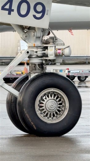 123K views · 2.7K reactions | Boeing 747-400's landing and nose gears . #plane #planes #planespotting #planespotter #planelover #planevideo #aviation #aviationlover #aviationdaily #aviationvideo #airport #airportlife #airportdaily #sydney #australia #australian #aeroplane #airplane #aircraft #airlines #airliner #airways #airlift #runway #pilot #pilots #pilotlife #crew #crewlife | Tarmacc | Facebook