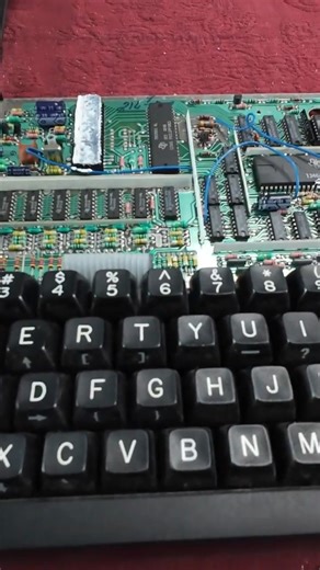 Inside the TI-99/4A — Found the Bad VRAM Chip!