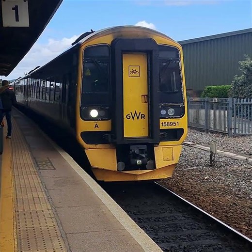 class 158 GWR approaching Newton Abbot