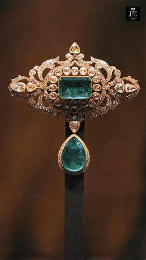 When the allure of the East and the West converge through over 100 legendary historical jewelry masterpieces EAST MEET WEST Jewelry Exhibition ✨ Jewelry Trade Center invites you to embark on a journey beyond time and borders, and experience stories told through “jewelry” as priceless works of art. This exhibition weaves together narratives of civilization, fashion, and inspiration from the delicate refinement and intricate craftsmanship of the East to the graceful, classic, and powerful elegance