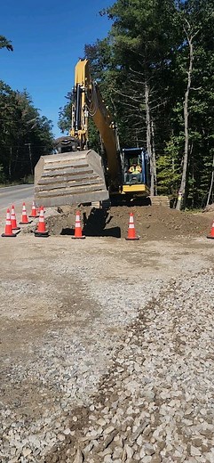 The big 87" @engcon_usa grading bucket maked quick work of boxing out this road section 👌 #NewEraExcavation | Dirt Ninja