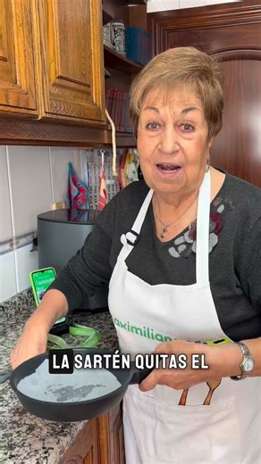 Maximiliana on Instagram: "Así ya no se te pegará el pescado!"