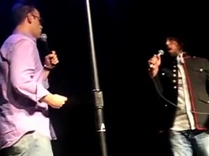 David Wain与Paul Rudd同台激唱悲惨世界经典选段：Confrontation