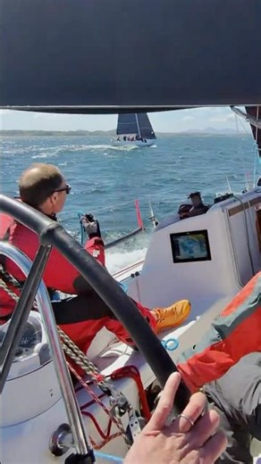 This is How You Reach in 15 Knots #sailing #technique #shorts