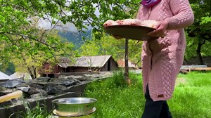 Mega chicken cooking method under buckets | Open fire country recipe