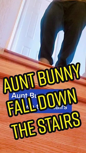 Aunt Bunnie fell down the stairs😂🤣😂🤣 #standupcomedy #eddiemurphy #auntbunny #delirious #snl