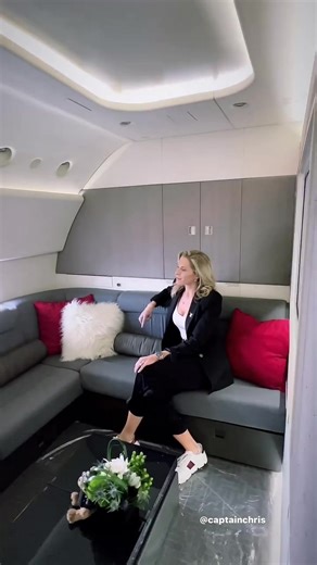 198K views · 834 reactions | Boeing Business Jet  C.A captainchris | News Aeronautical | Facebook