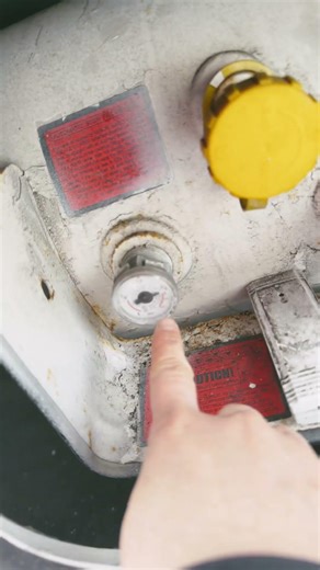 How to shut off RV propane tank gas flow valve