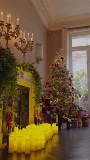La fin d’année a été l’occasion de réunir nos influenceurs autour d’un dîner qui avait pour mot d’ordre : le partage ✨ Secret Santa, Blind test, Quizz … Entourés de nos meilleures idées cadeaux ils ont partagé un repas signé Bleu Libellule 💗 | Bleu Libellule