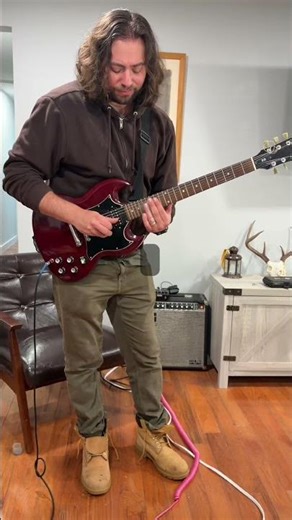 Play guitar tracks into the Lekato Loop Pedal and build a song