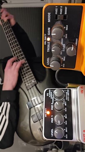 Ibanez EDC 705 Ergodyne Bass + Behringer FX600 & SF300 chorus tap