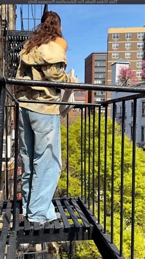 Balcony Artist Draws Strangers in Seconds 🎨😲 #shorts #viral