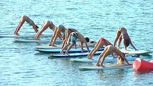 Stand up paddle yoga, una nueva forma de practicar paddle y yoga