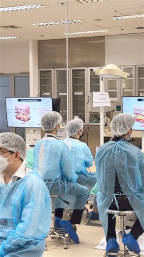 รวมทีมแพทย์ LABX และอาจารย์แพทย์พิเศษ 🩵 คิดค้นเทคนิค การฉีดและยกกระชับ 💉✨ โดยจัดขึ้นที่โรงพยาบาลรามาธิบดี จักรีนฤบดินทร์ ภายในงานเราเรียนรู้ ลงลึกถึงชั้นผิวหนังแต่ละชั้น เพื่อให้ได้ผลลัพธ์ของการรักษาที่ตอบโจทย์คนไข้ทุกคนอย่างมีประสิทธิ์ภาพ เพื่อให้ลูกค้าทุกท่านได้รับบริการที่พอใจมากที่สุด 🩵🩷 . งานนี้ บอกเลยว่าเตรียมพบกับเทคนิคพิเศษใหม่ๆไม่ว่าจะเป็นการฉีดเติมเต็ม ฉีดยกกระชับ ฉีดกระตุ้นการสร้างคอลลาเจน 🩵💉 ก็มาเติมความเป๊ะกันได้ที่ LAB X ทุกสาขาค๊า . ✅แอดไลน์ @labxclinic หรือคลิก👉 https://go