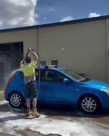 10K views · 133 reactions | Touchless Clean & Polish Nerta Active Diamond is applied via our Suttner Rollover lance and a downstream injector. Twist the lance to switch between soap and clean water. Nerta Bio-Polish is foamed on and rinsed straight off to repel grime and make your touchless technique even easier during subsequent washes. #satisfying #satisfyingvideo #chiefsaustralia #touchlesscleaning | Chiefs Australia | Facebook