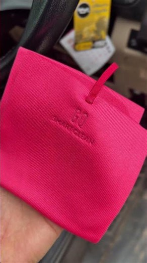 Clean computer screens, TV screens, laptop screens, and mobile phone screens.