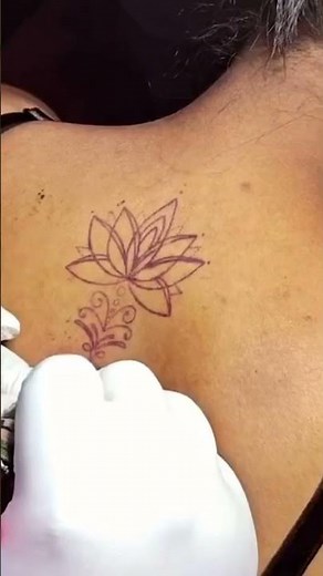 Woman screaming while getting a tattoo ! TATTOO full blog
