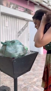Catadora encontra malote de dinheiro no lixo, o