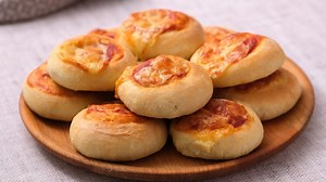 Mini Pizzas: the fluffy, perfect party appetizer recipe