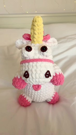It’s soo fluffy !! ☁️ pattern in my bio #crochet #minions #nostalgiacore #2014 #fluffyunicorn