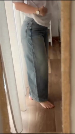 OLATEX OCZAMI INTERNETU 👀🫣. Uwielbiamy, kiedy pokazujecie nasze półki z własnej perspektywy — dokładnie tak, jak wyglądają na co dzień: pełne różnorodności, stylu i modowych perełek ♻️✨ Jeśli lubisz modę z charakterem, świadome wybory i rzeczy, które mają „to coś” — wpadaj do nas i daj się zaskoczyć 🛍️♻️ 📍Tychy, D.H. Azet, ul. Grota-Roweckiego 53 #tychy #lumpeks #secondhand #modazdrugiejreki #perełki ODZIEŻ | MARKI | UNIKATY | SECOND HAND Zostawiamy także link do filmu autorki: 👉 https://ww