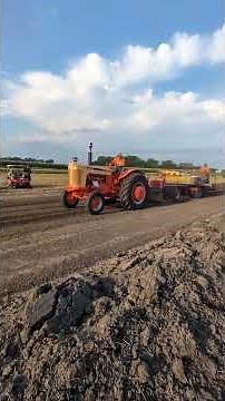 Case 930 pulling #case #pulling #tractor #pull
