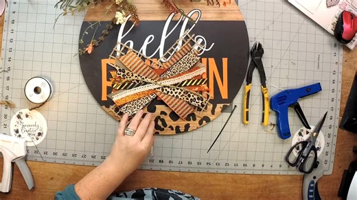 4K views · 73 reactions | Y'all join Coach Mel as she works on some pretty and quick fall door hangers! This are a great option if you're looking for a time-saving project idea. Anyone else been on a door hanger kick lately??? | DecoExchange | Facebook