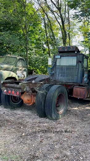 19 reactions | Taking a trip through the boneyard at Mack Days Lititz Pa . . . #macktrucks #truckdriver #rollinlegendsmedia #boneyard #classictruck #oldschooltrucking #bmodel #dieselpower #daycab | Extreme Trucks | Facebook